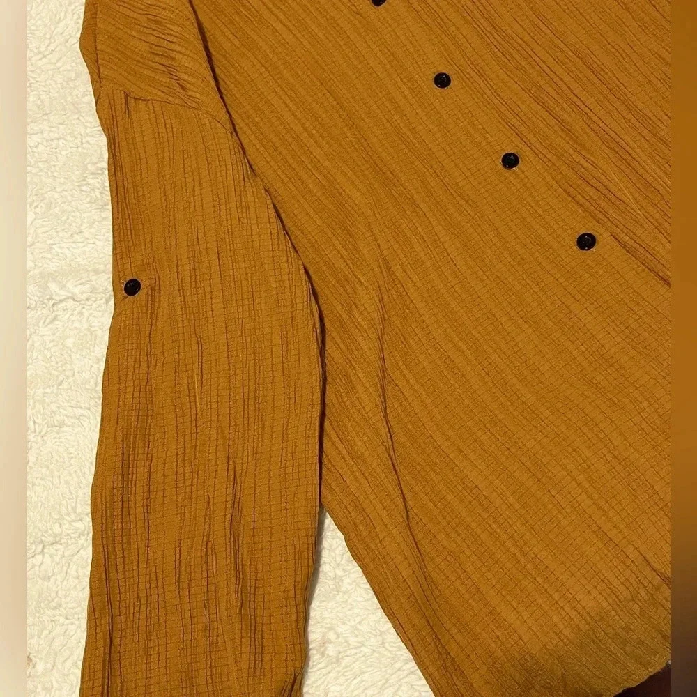 Elegant Gold Button up Long sleeve Blouse size XL loose fitting flared hem - Picture 9 of 16